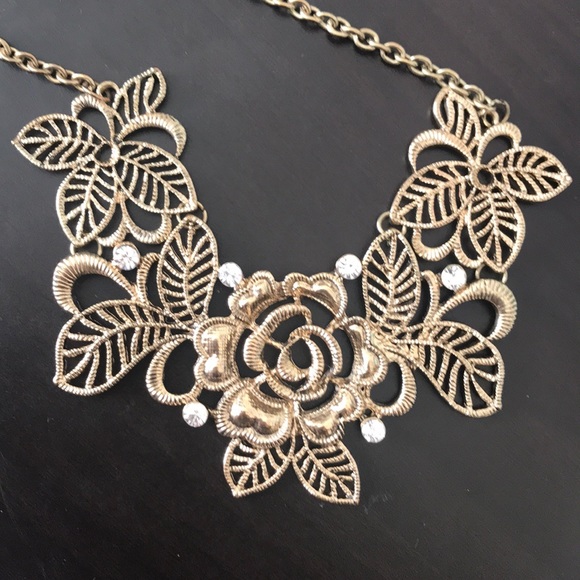 Jewelry - Statement necklace